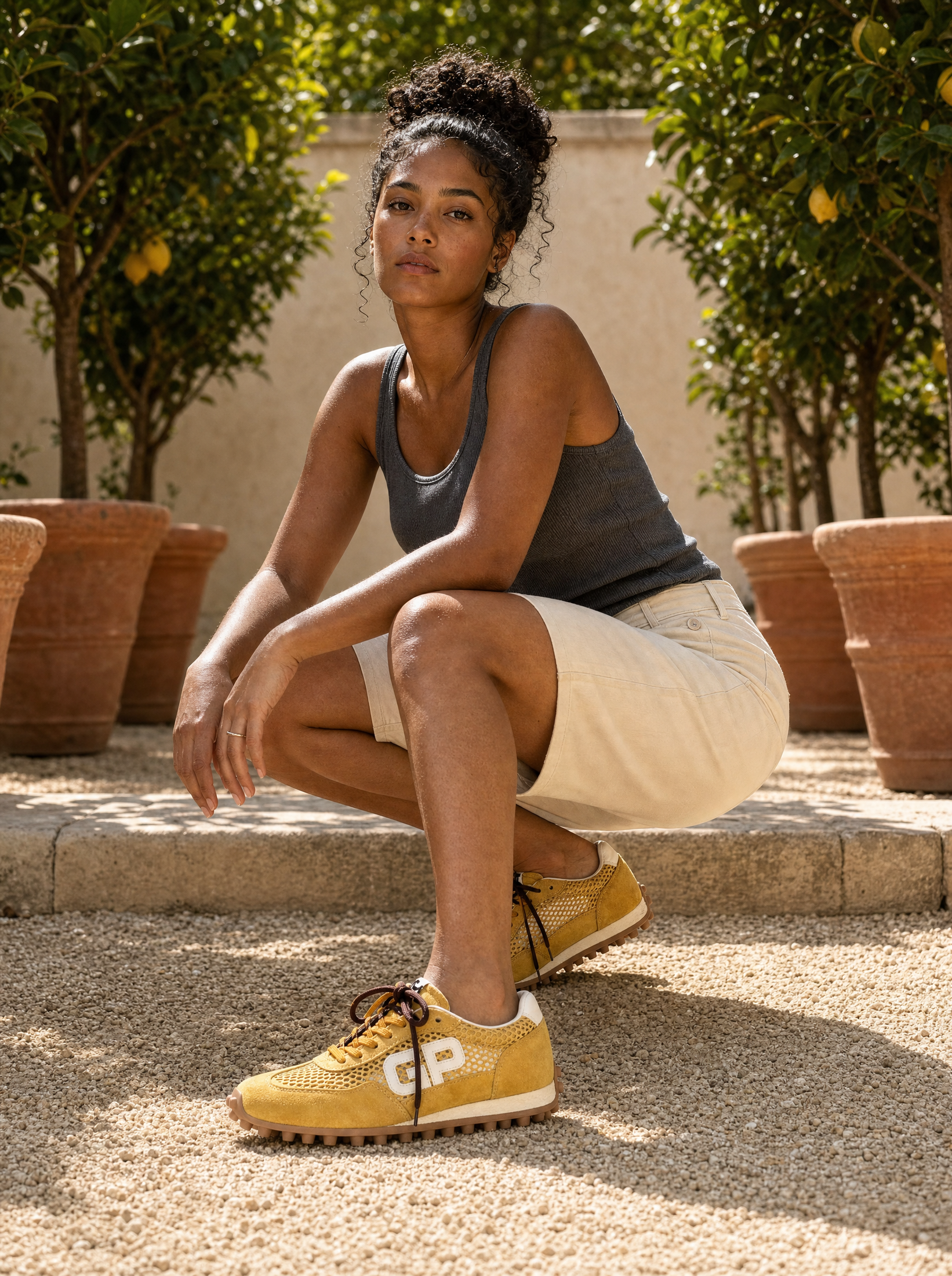 Sneakers in camoscio e rete senape e mesh
