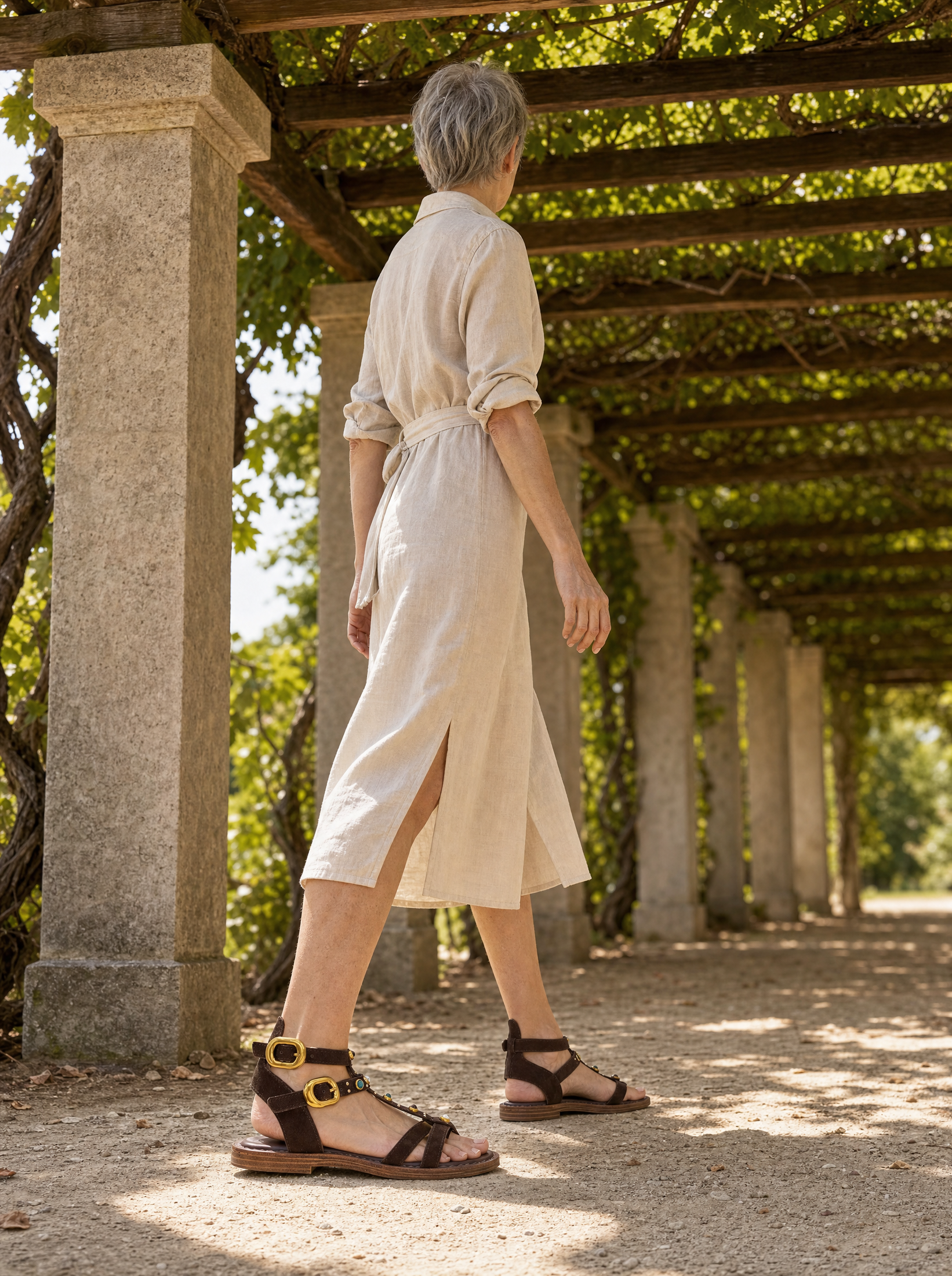 Gladiator in camoscio testa di moro, maxi fibbie oro